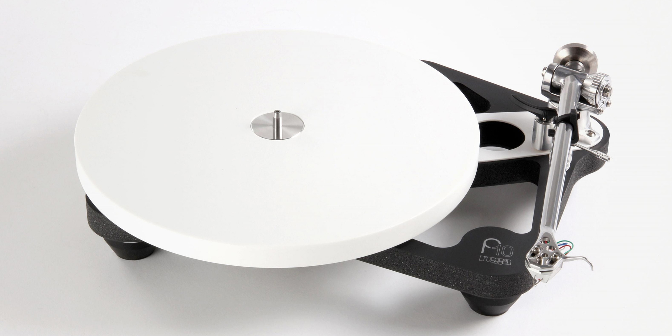 Pic of a Rega Planar 10 Turntable from the tone arm side