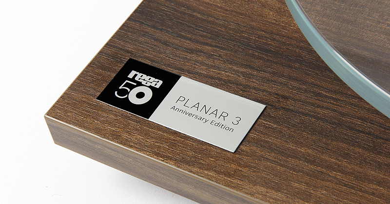 Pic showing the Rega 50th Anniversary badge on the Planar 3 turntable top